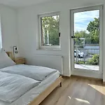 펜션 Neu Renoviertes Mit 2 Schlafzimmern, Kueche & Waschtrockner - 900 M Zentrum