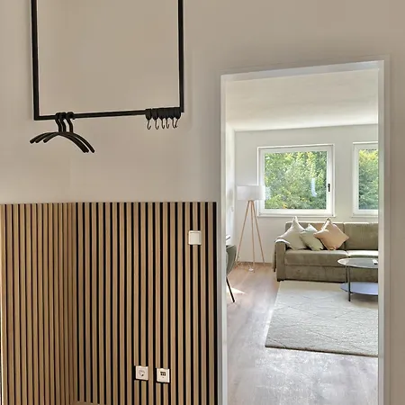 Neu Renovierte Mit 2 Schlafzimmern, Kueche & Waschtrockner - 900 M Zentrum *